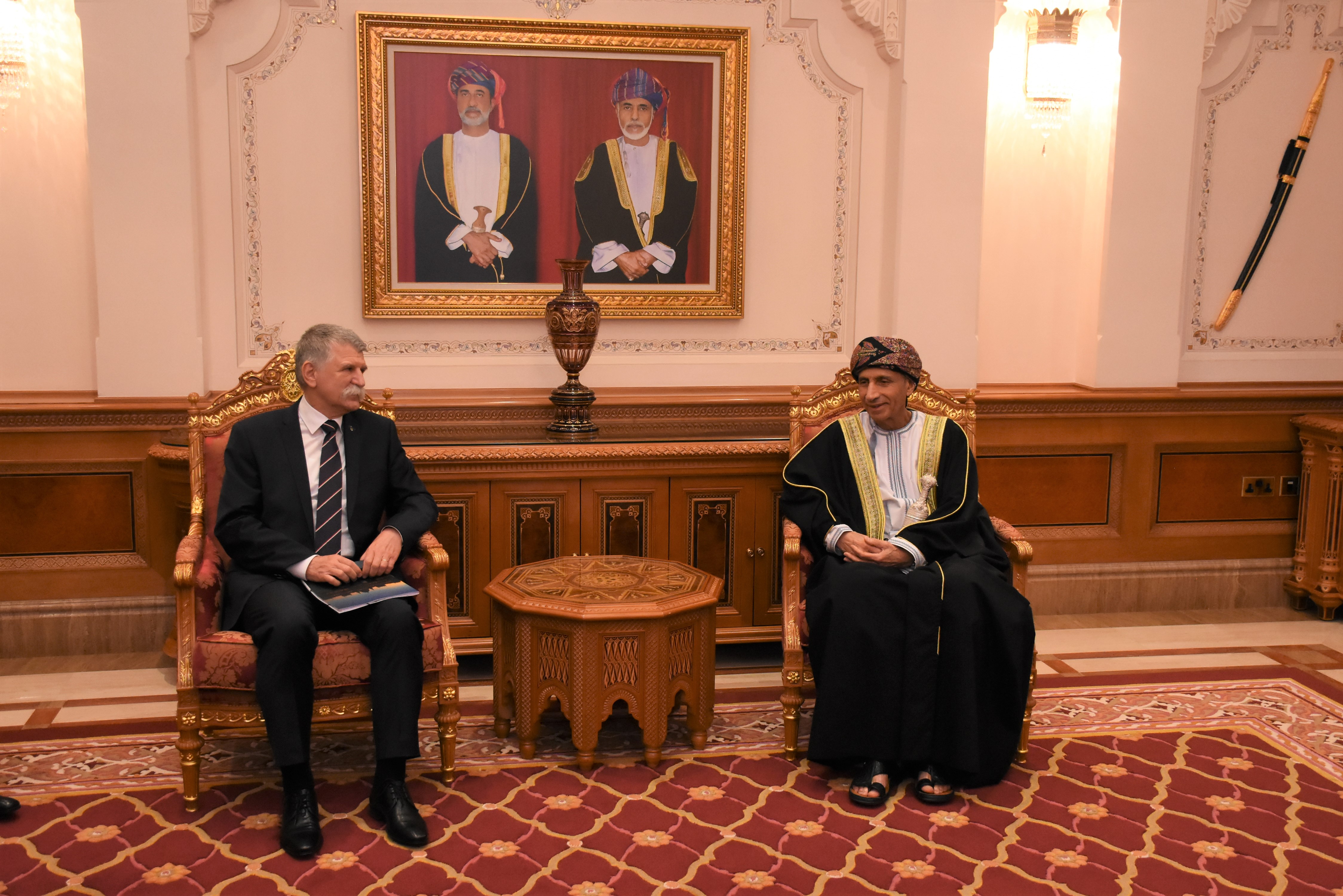 Szajjid Fahad bin Mahmúd Ál Szaíddal, az uralkodó képviselőjével, a Miniszterek Tanácsa miniszterelnök-helyettesével