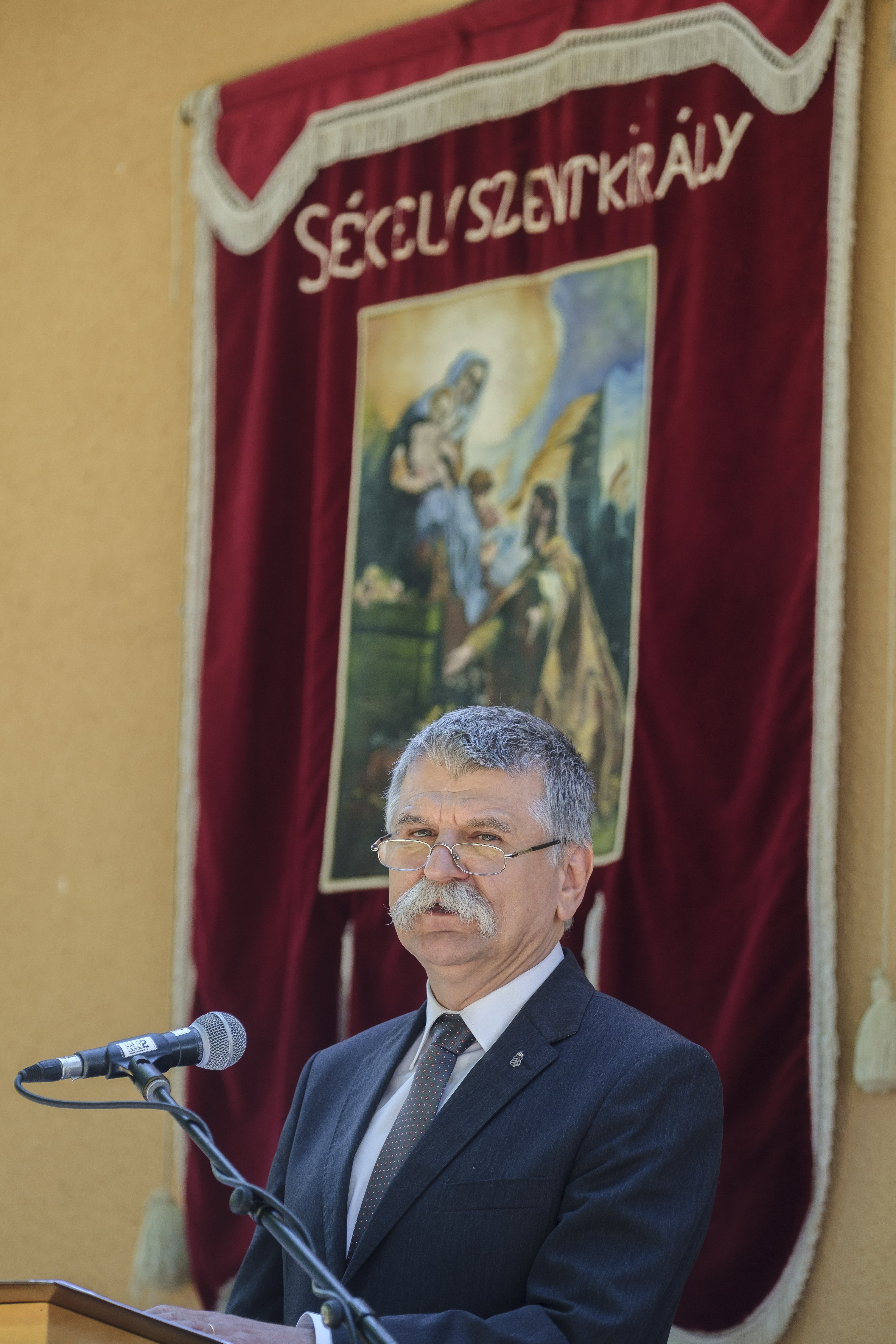 Székelyszentkirály, 2021. augusztus 8. Kövér László, az Országgyűlés elnöke beszédet mond a Szentkirály és Szentistván nevű települések Szent Király Szövetségének Kárpát-medencei találkozóján az erdélyi Oroszhegy községhez tartozó Székelyszentkirályon, Székelyudvarhely közelében 2021. augusztus 8-án. MTI/Veres Nándor