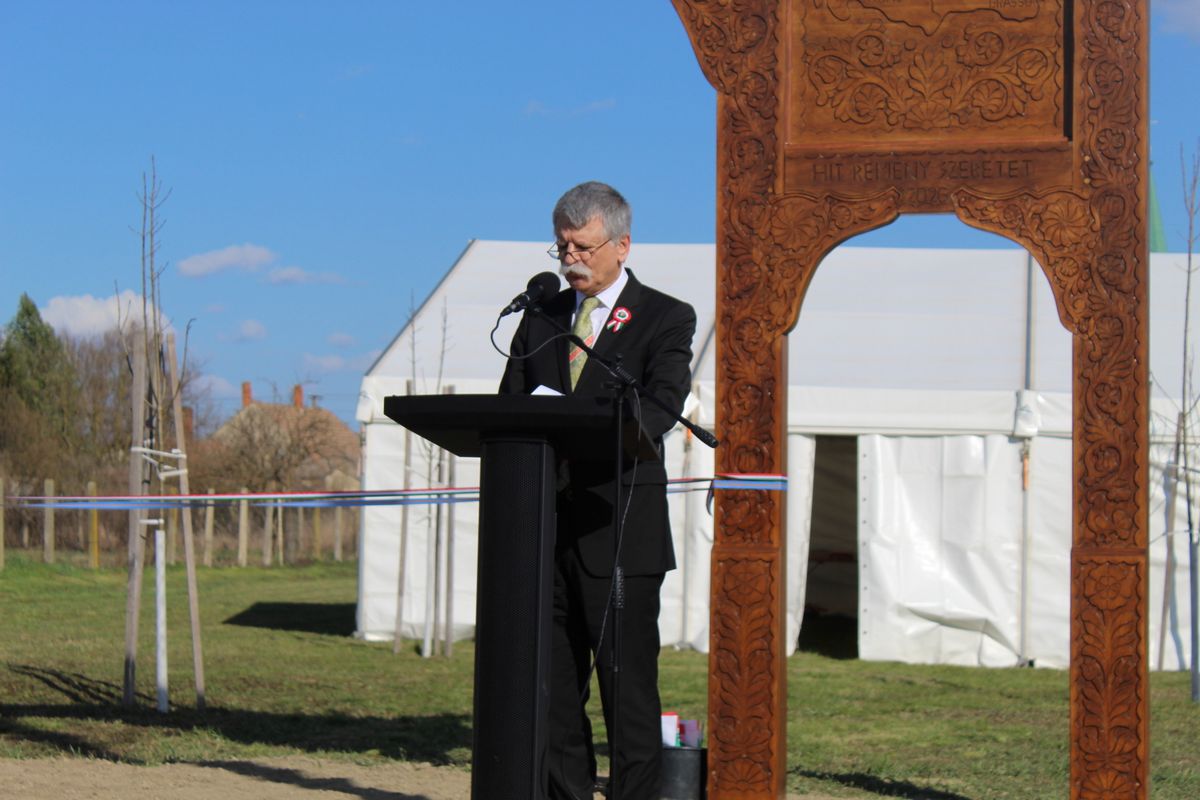 „Ne bántsd a magyart!” – idézte beszédében Zrínyi Miklós jelmondatát Kövér László a székely kapu felavatásán Fotó: Csizi Péter